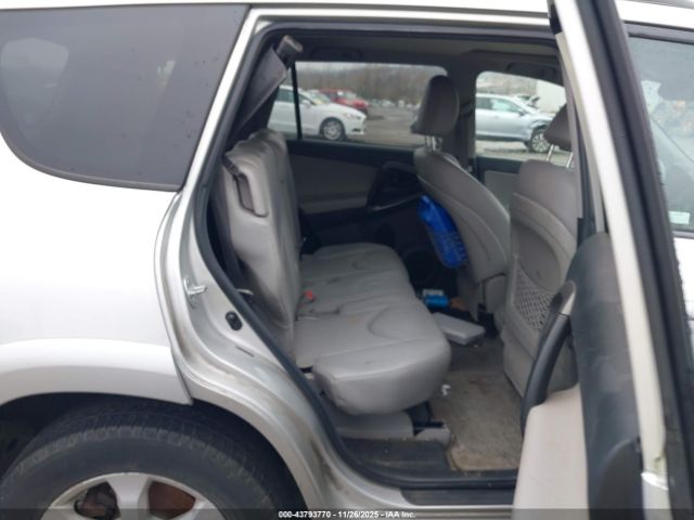 Toyota RAV4 Limited Image 9