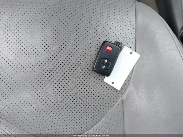 Toyota RAV4 Limited Image 14