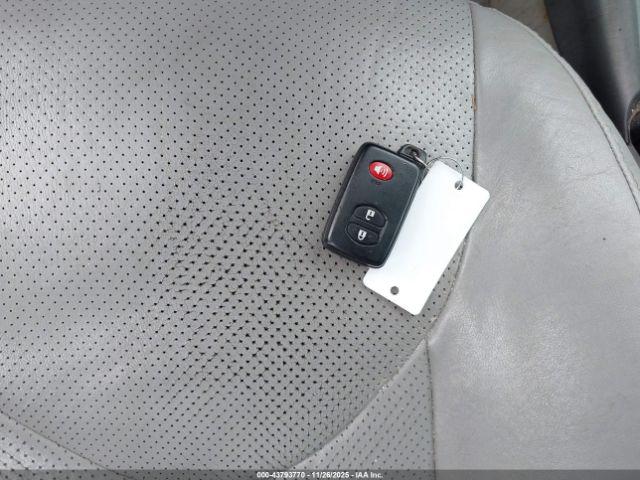 Toyota RAV4 Limited Image 14