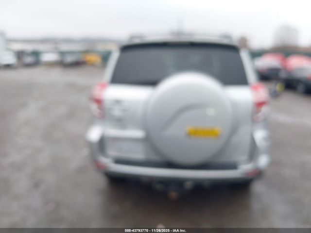 Toyota RAV4 Limited Image 16