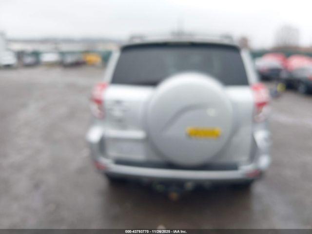 Toyota RAV4 Limited Image 16