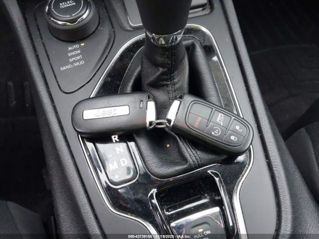 Jeep Cherokee Limited 4x4 Image 15