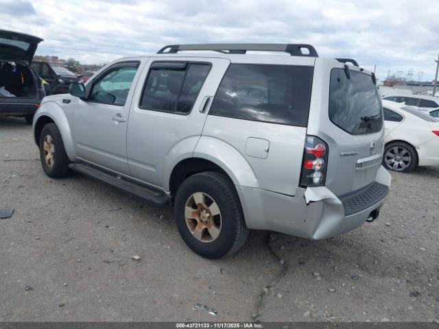 Nissan Pathfinder S Image 9