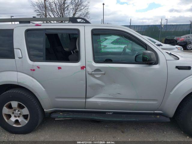 Nissan Pathfinder S Image 4