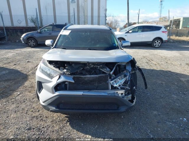 Toyota RAV4 Le Image 7