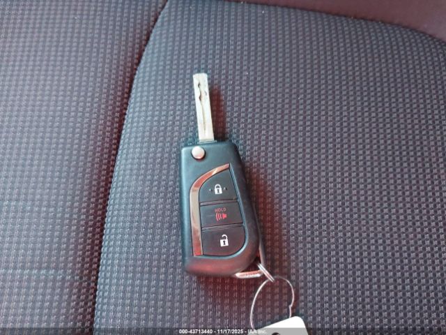 Toyota RAV4 Le Image 2