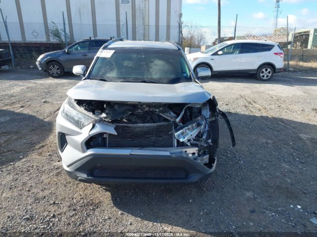 Toyota RAV4 Le Image 15