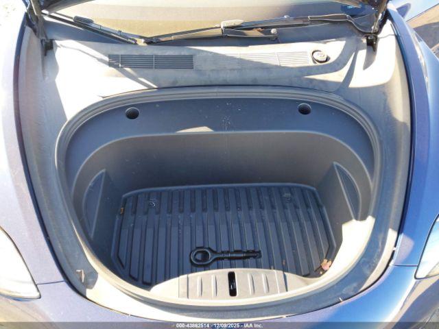 Tesla Model 3 Rear-wheel Drive Image 8