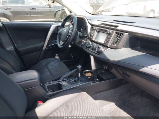 Toyota RAV4 Le Image 3