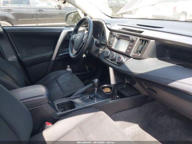 Toyota RAV4 Le Image 3