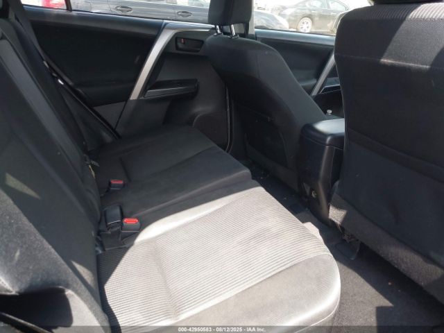 Toyota RAV4 Le Image 8