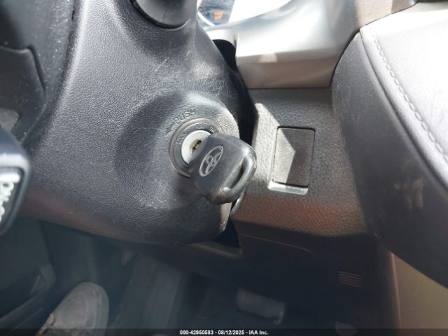 Toyota RAV4 Le Image 11