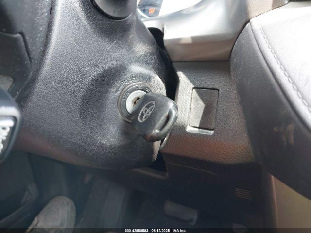 Toyota RAV4 Le Image 11