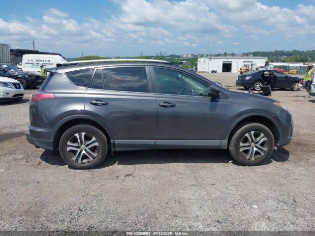 Toyota RAV4 Le Image 6