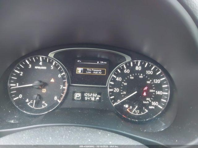 Nissan Altima Image 10