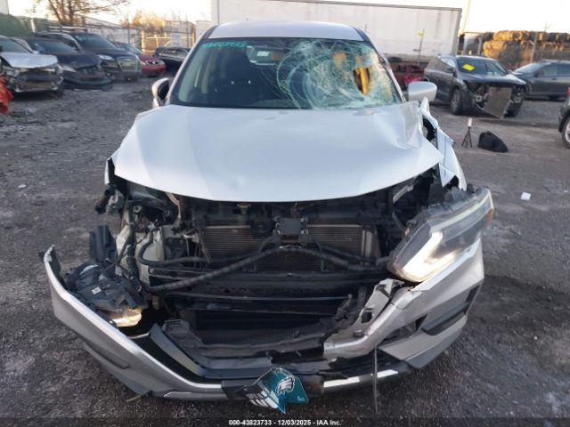 Nissan Rogue S Image 2