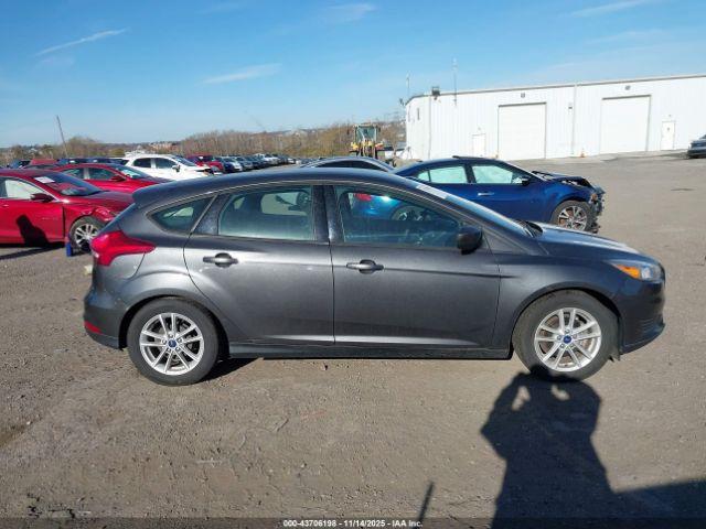 Ford Focus Se Image 11