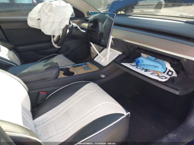 Tesla Model 3 Rear-wheel Drive Image 8