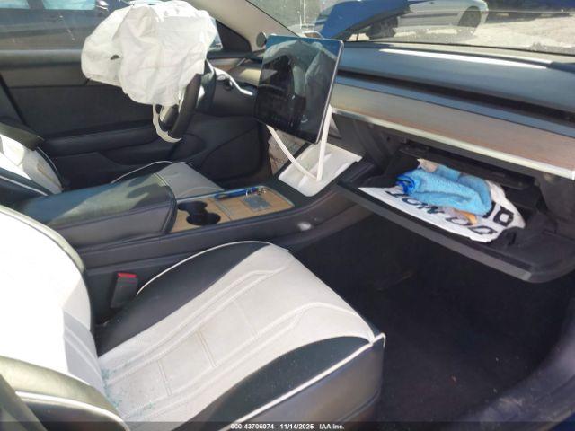 Tesla Model 3 Rear-wheel Drive Image 8