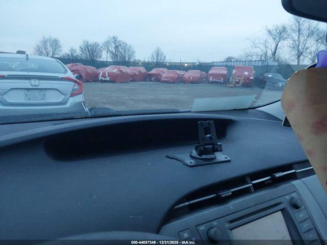 Toyota Prius Three Image 11