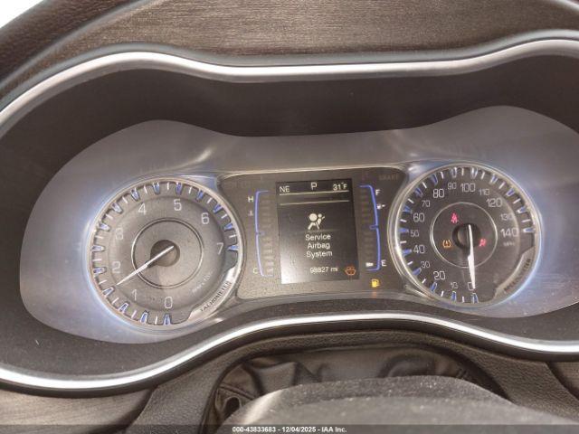 Chrysler 200 Limited Image 13