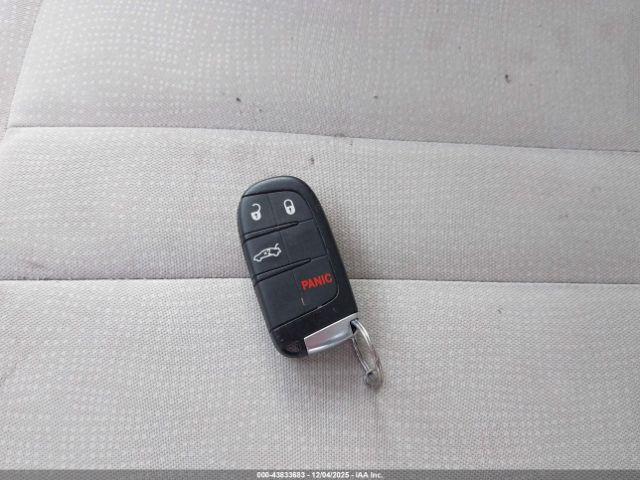 Chrysler 200 Limited Image 11