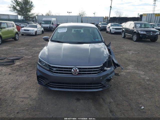 Volkswagen Passat Image 11