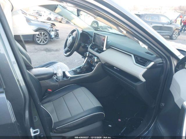 Toyota RAV4 Xle Image 2