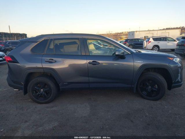 Toyota RAV4 Xle Image 8