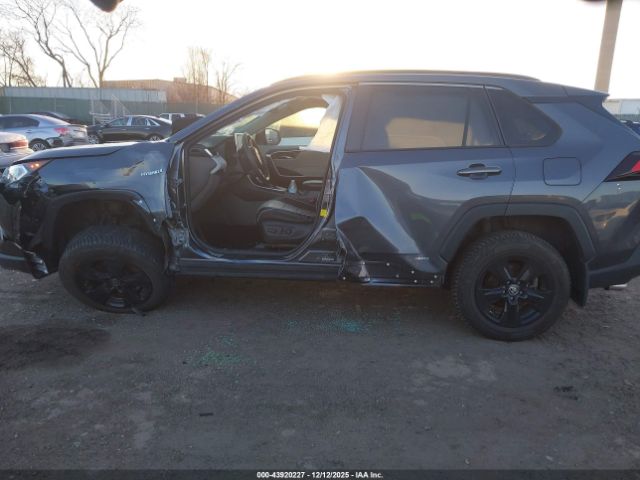 Toyota RAV4 Xle Image 16