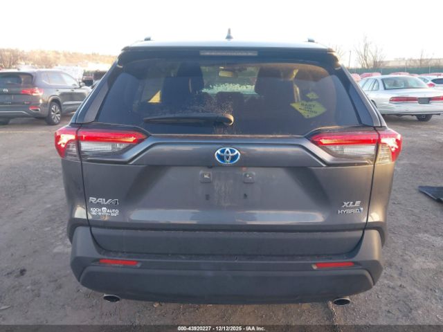 Toyota RAV4 Xle Image 10