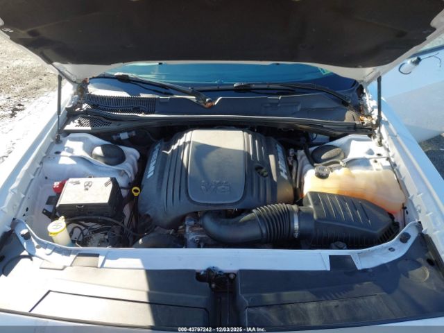 Dodge Challenger Image 10