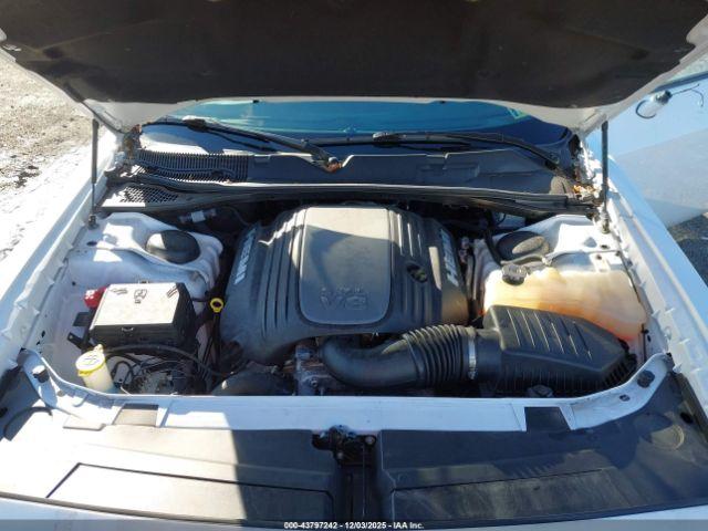 Dodge Challenger Image 10