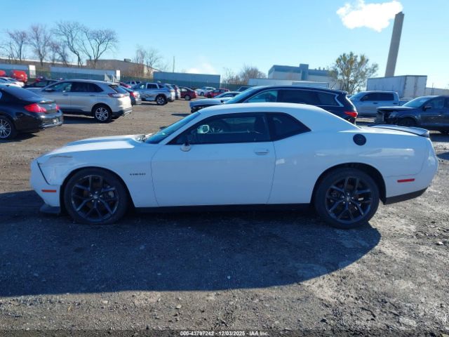 Dodge Challenger Image 2