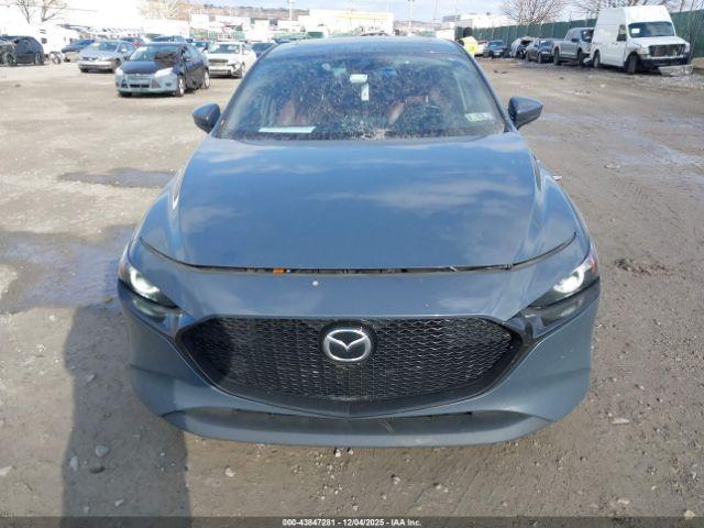 Mazda Mazda3 Premium Package Image 9