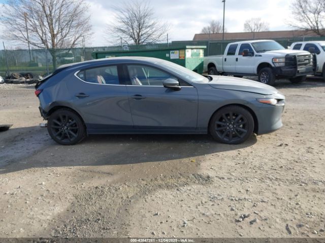 Mazda Mazda3 Premium Package Image 2