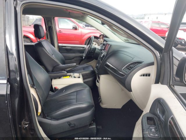 Chrysler Town & Country Touring-l Image 8