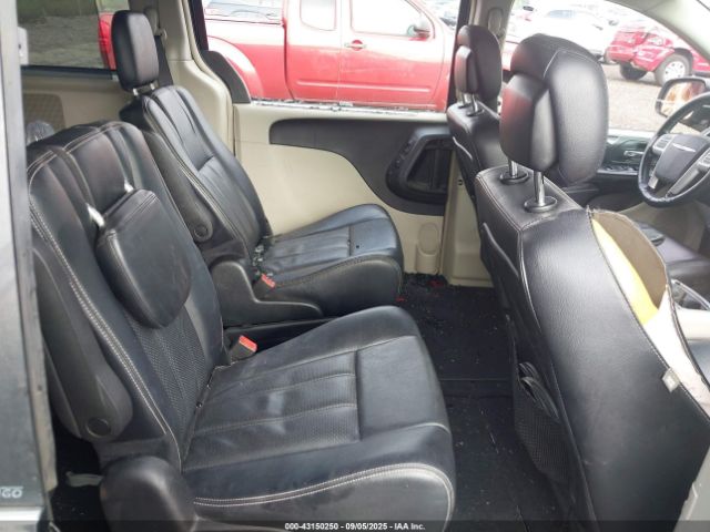 Chrysler Town & Country Touring-l Image 16