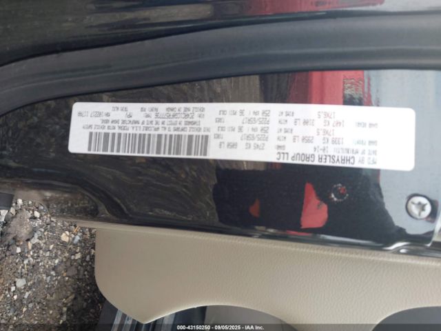 Chrysler Town & Country Touring-l Image 2