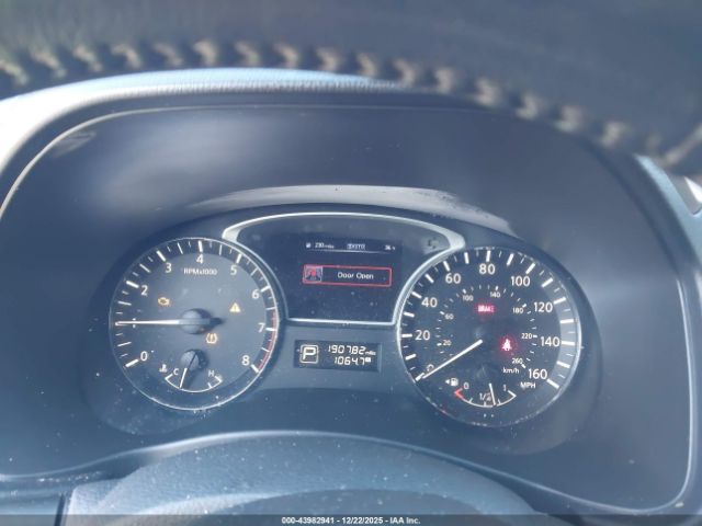 Nissan Pathfinder Sv Image 2