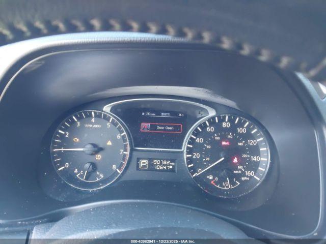 Nissan Pathfinder Sv Image 2