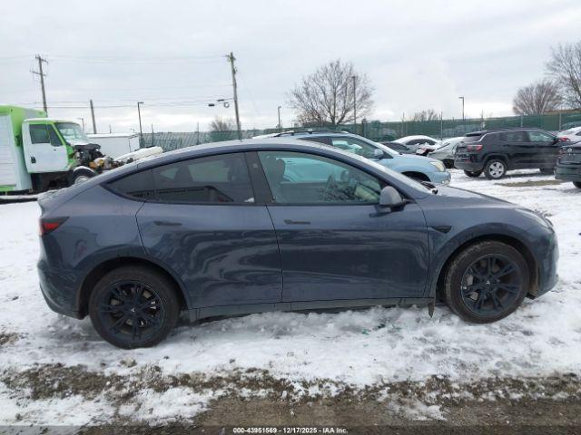 Tesla Model Y Image 8
