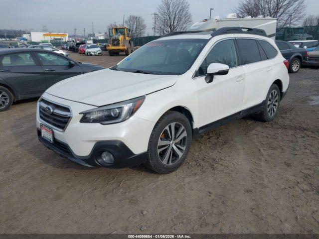 Subaru Outback 2.5i Limited Image 3