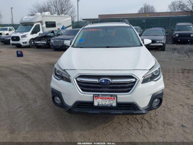 Subaru Outback 2.5i Limited Image 8