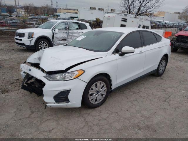 Ford Fusion S Image 4