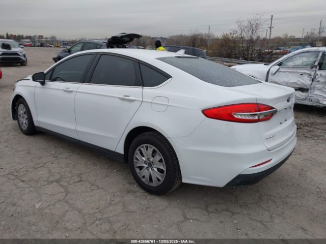 Ford Fusion S Image 2