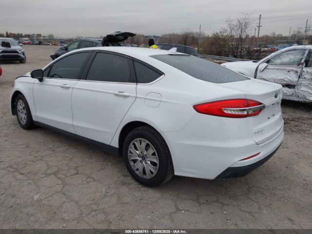 Ford Fusion S Image 2