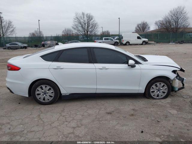 Ford Fusion S Image 10