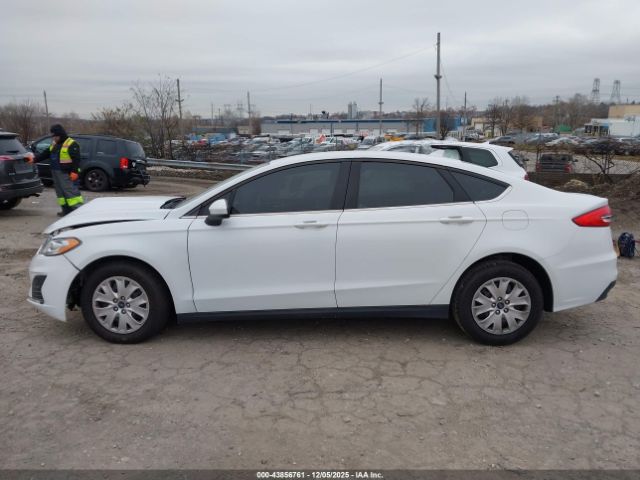 Ford Fusion S Image 14