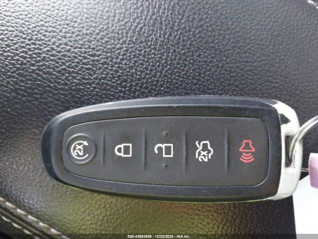 Ford Escape Titanium Image 8